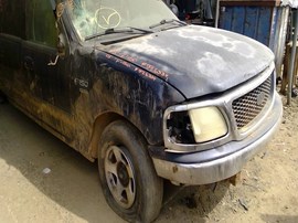 2003 FORD F-150, BLUE, XLT MODEL, CREW CAB, 5.4L, AT, 2WD. F26334